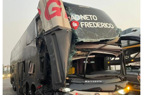 João Neto e Frederico estavam em ônibus que bateu em carreta na BR-040, em Minas