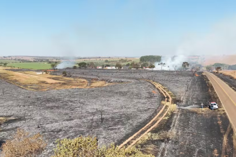 Incêndio atinge parte de escola agrícola desativada em Auriflama