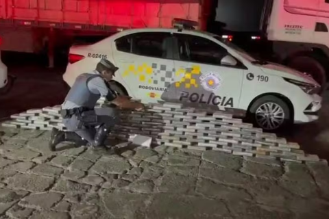 Polícia Civil apreende mais de 140 kg de cocaína dentro de engate de caminhão em rodovia de Penápolis