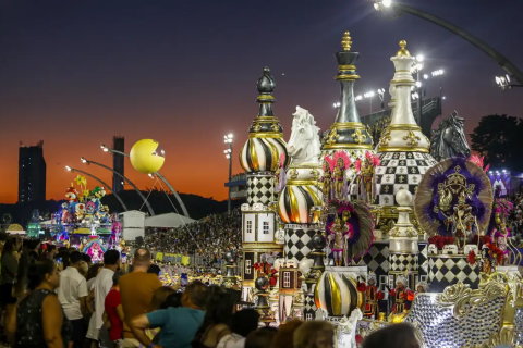 Rosas de Ouro é campeã do carnaval das escolas de samba de São Paulo