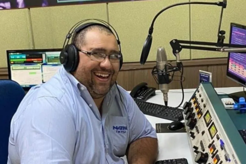 Familiares e amigos se despedem de Ricardo Panda, locutor trabalhou na radio Nativa Jales